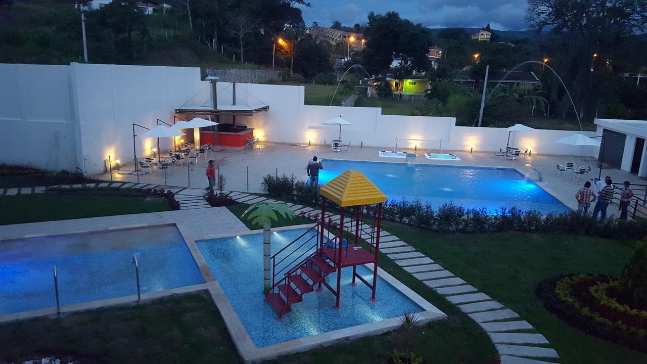 Hotel Palmeras De Luz Moniquira Exterior photo