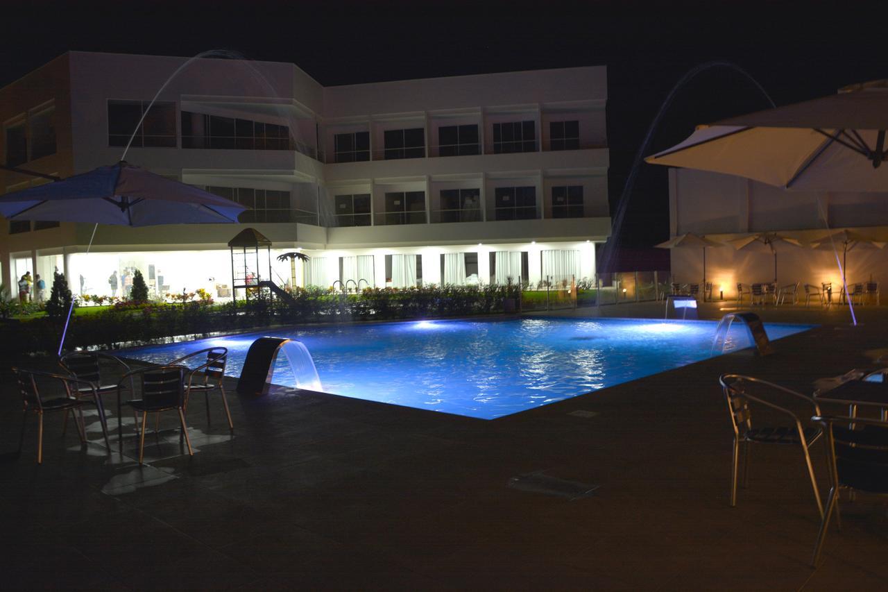 Hotel Palmeras De Luz Moniquira Exterior photo
