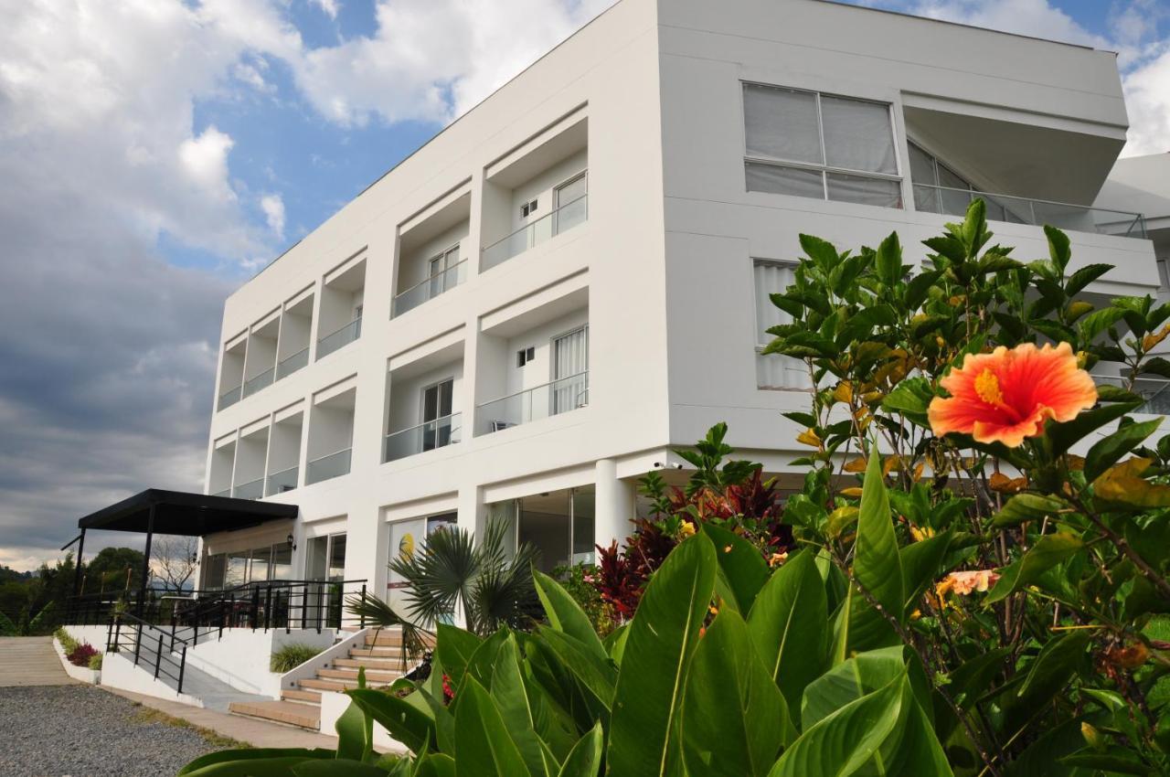 Hotel Palmeras De Luz Moniquira Exterior photo