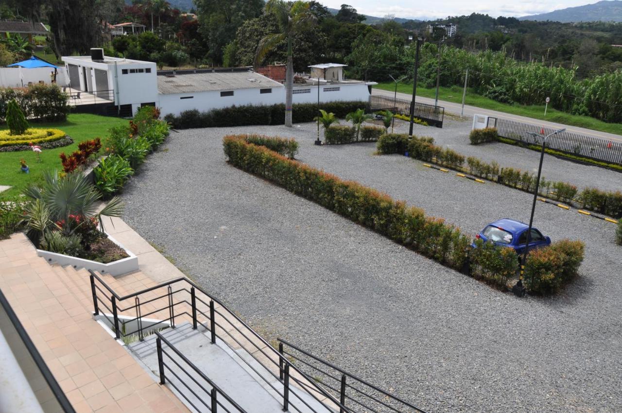 Hotel Palmeras De Luz Moniquira Exterior photo